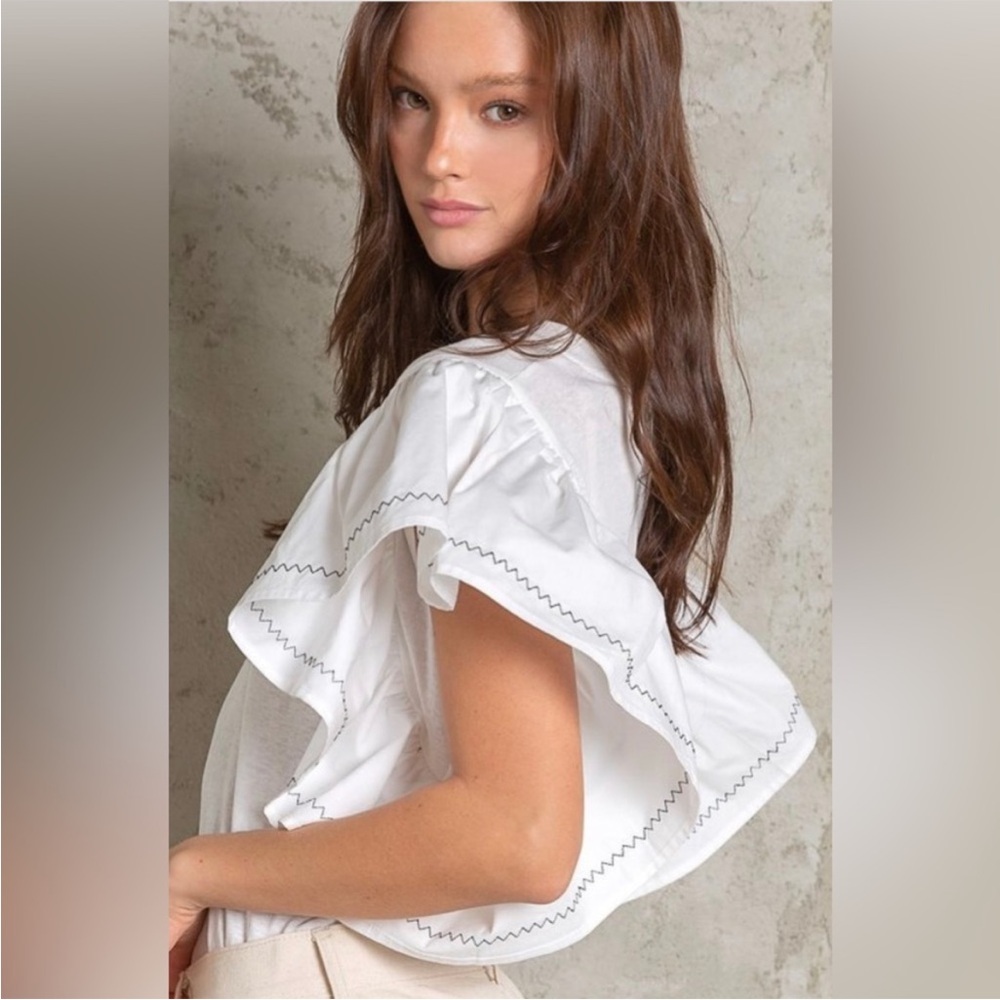 POL WHITE RUFFLE BUTTERFLY SHORT SLEEVES WITH CONTRAST STITCHING TOP BLOUSE SZ M
